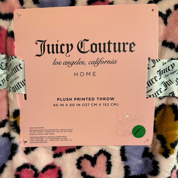 New with tags Juicy Couture plush printed throw size 50โ by 60โ, super soft ๐ฉท๐๐๐ - Picture 3 of 9
